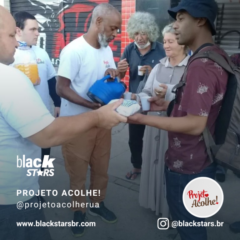 Uma Corrente de Solidariedade O Projeto Acolhe, localizado na Zona Norte de São Paulo-SP e conta com a participação do líder BlackStars Vinicius Matos de Assis @negricius é uma ação entre amigos que busca aliviar o sofrimento das pessoas em situação de rua. Com empatia e solidariedade no coração, eles distribuem lanches, kits de higiene e muito amor. Cada gesto faz uma diferença significativa.