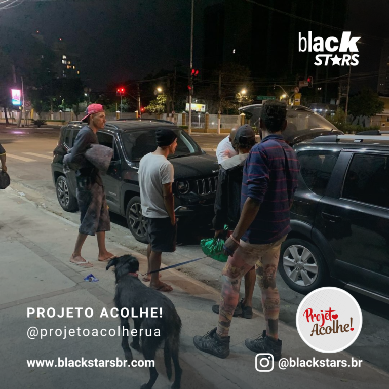 Uma Corrente de Solidariedade O Projeto Acolhe, localizado na Zona Norte de São Paulo-SP e conta com a participação do líder BlackStars Vinicius Matos de Assis @negricius é uma ação entre amigos que busca aliviar o sofrimento das pessoas em situação de rua. Com empatia e solidariedade no coração, eles distribuem lanches, kits de higiene e muito amor. Cada gesto faz uma diferença significativa.