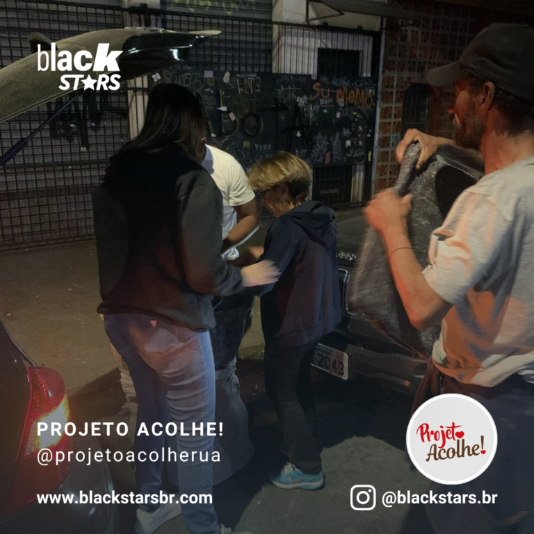 Uma Corrente de Solidariedade O Projeto Acolhe, localizado na Zona Norte de São Paulo-SP e conta com a participação do líder BlackStars Vinicius Matos de Assis @negricius é uma ação entre amigos que busca aliviar o sofrimento das pessoas em situação de rua. Com empatia e solidariedade no coração, eles distribuem lanches, kits de higiene e muito amor. Cada gesto faz uma diferença significativa.