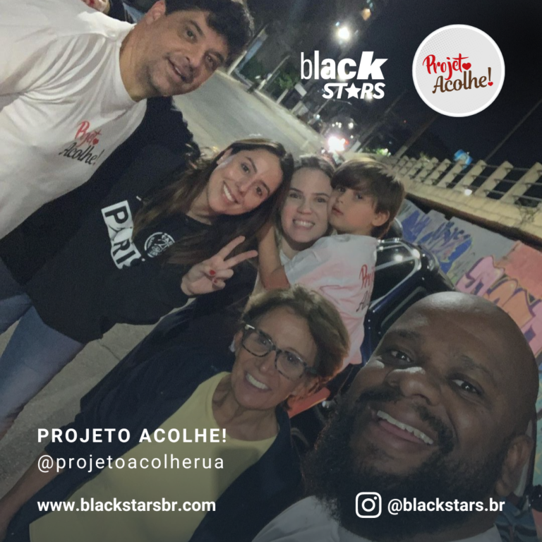 Uma Corrente de Solidariedade O Projeto Acolhe, localizado na Zona Norte de São Paulo-SP e conta com a participação do líder BlackStars Vinicius Matos de Assis @negricius é uma ação entre amigos que busca aliviar o sofrimento das pessoas em situação de rua. Com empatia e solidariedade no coração, eles distribuem lanches, kits de higiene e muito amor. Cada gesto faz uma diferença significativa.